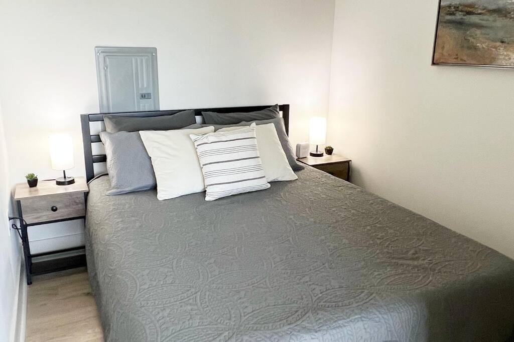 Studio Apartment, Queen Bed, Wifi, Kitchen, Washer & Dryer In 夏洛特 外观 照片