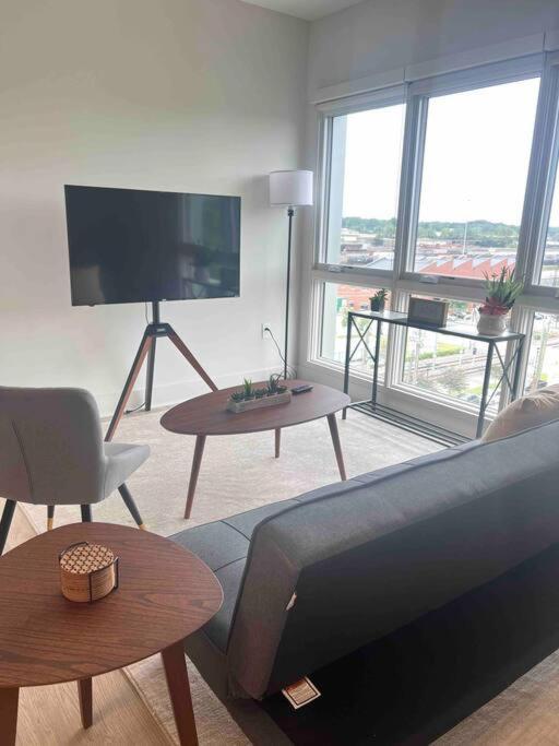 Studio Apartment, Queen Bed, Wifi, Kitchen, Washer & Dryer In 夏洛特 外观 照片