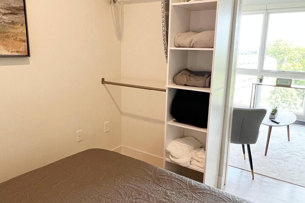 Studio Apartment, Queen Bed, Wifi, Kitchen, Washer & Dryer In 夏洛特 外观 照片
